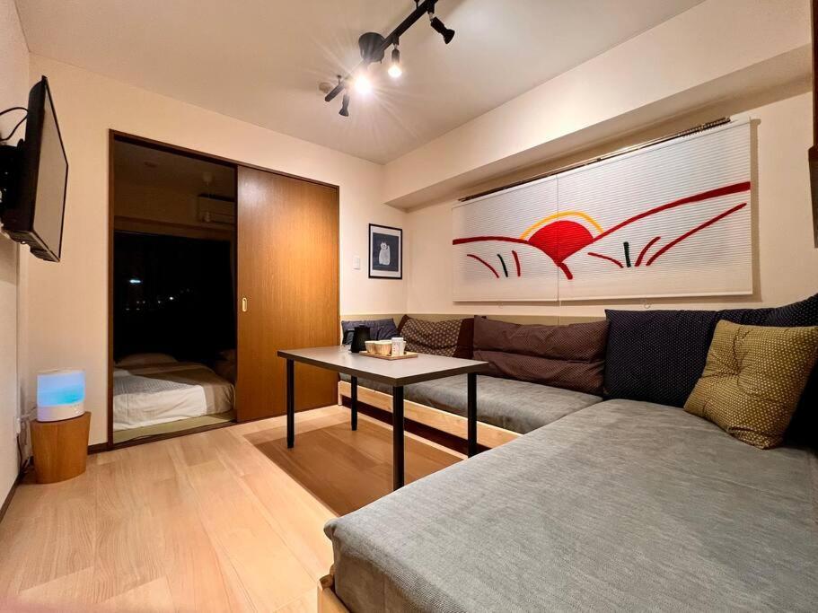 浅草寺3分｜浅草寺駅6分｜畳寝室｜最大2~6人｜ベランダスカイツリー！空港直通！ Apartment