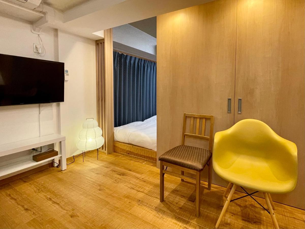 Apartment Asakusa Tatami Retreat: Convenient Metro Access Tokyo