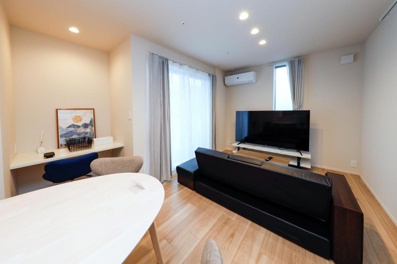 Higashi Komagata House