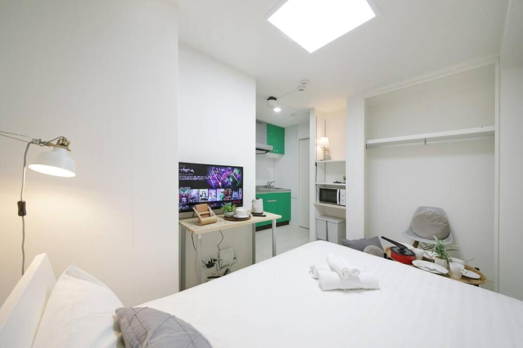 Real Kinshi 201 Apartment Tokyo