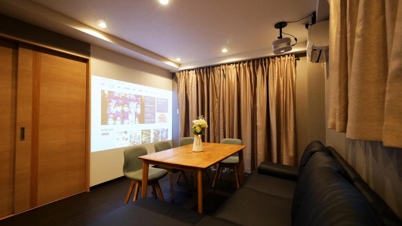 7ppl Shinjuku Gyoen丶 National Garden丶 Kabukicho丶 Shinjuku Station丶 Golden Gai丶 Metropolitan Government Building Yos4 *