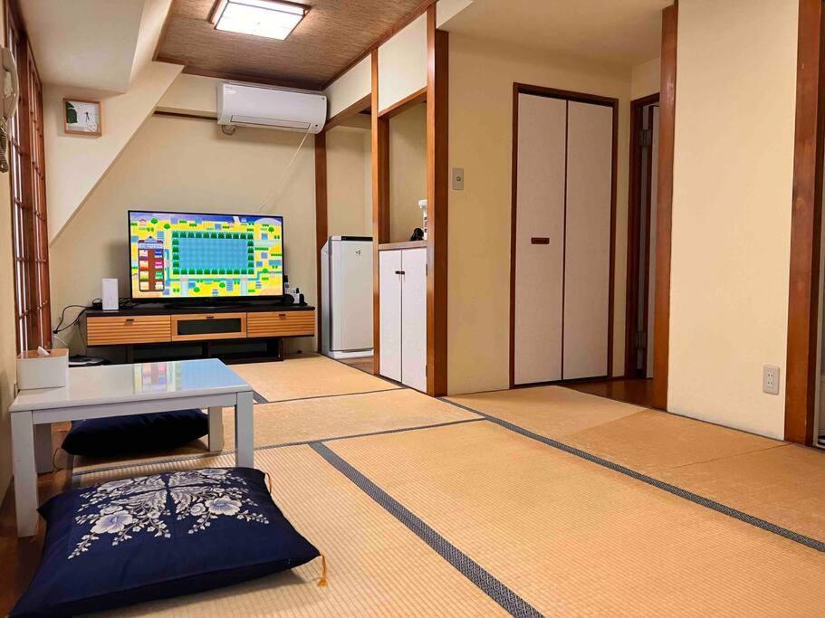7th Floor Apartment: Airport-accessible Urban Retreat *