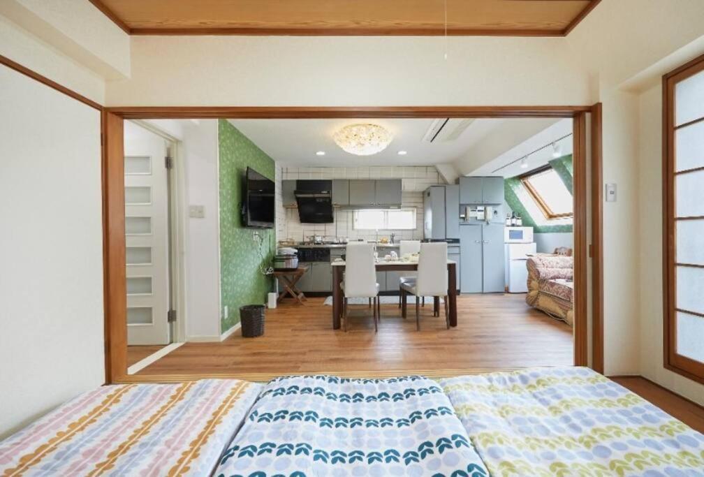 Apartment 6楼整租公寓：机场附近的都市舒适住宿