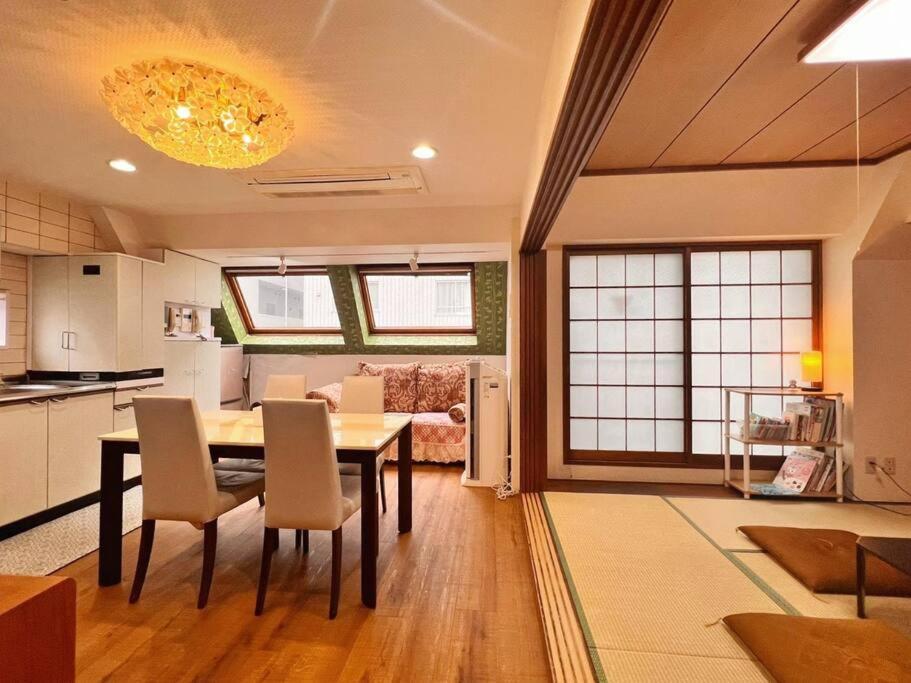 Apartment 6楼整租公寓：机场附近的都市舒适住宿