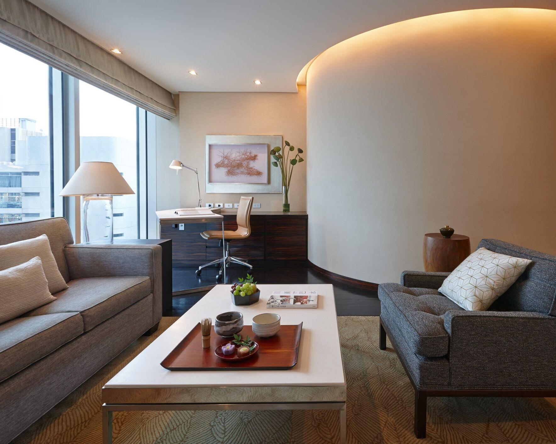 Four Seasons At Marunouchi Hotel