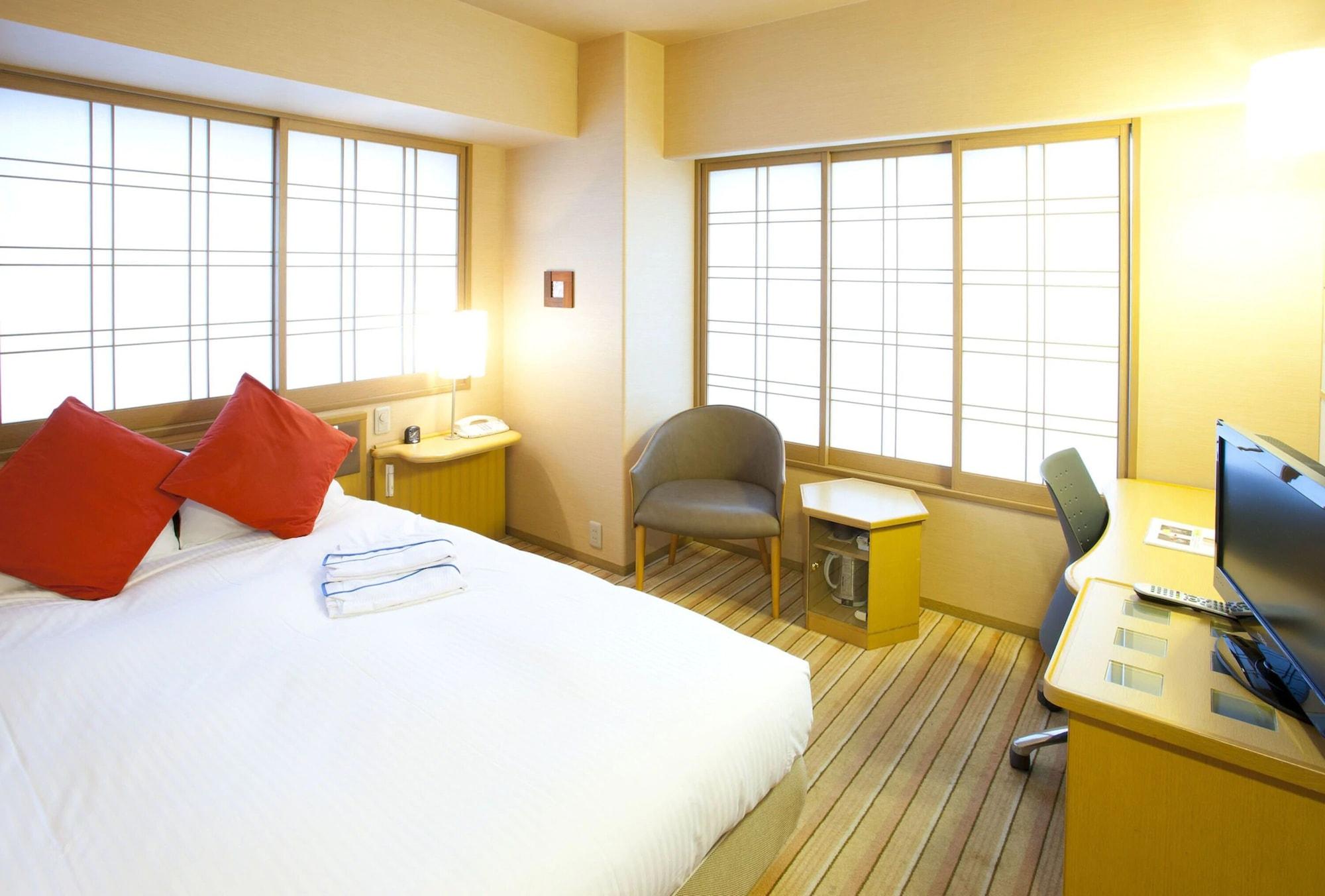 Pearl Yaesu Hotel