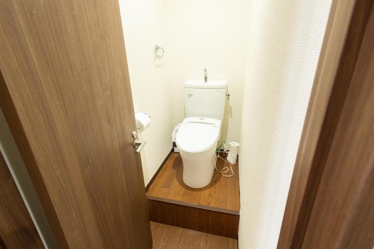 East Shinjuku Triplex: 3-bedroom With Shared Shower Apartment Tokyo