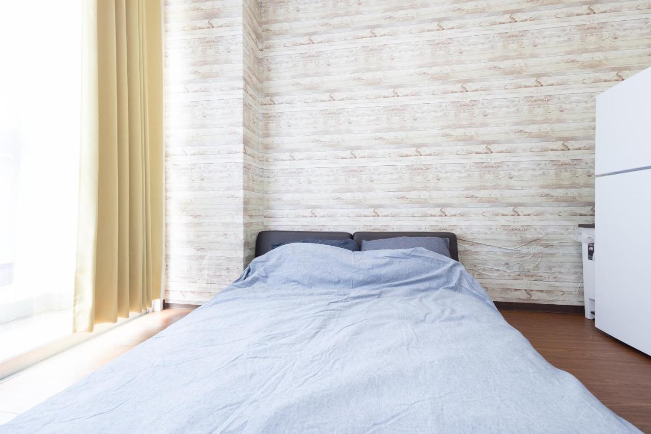East Shinjuku Triplex: 3-bedroom With Shared Shower Apartment *