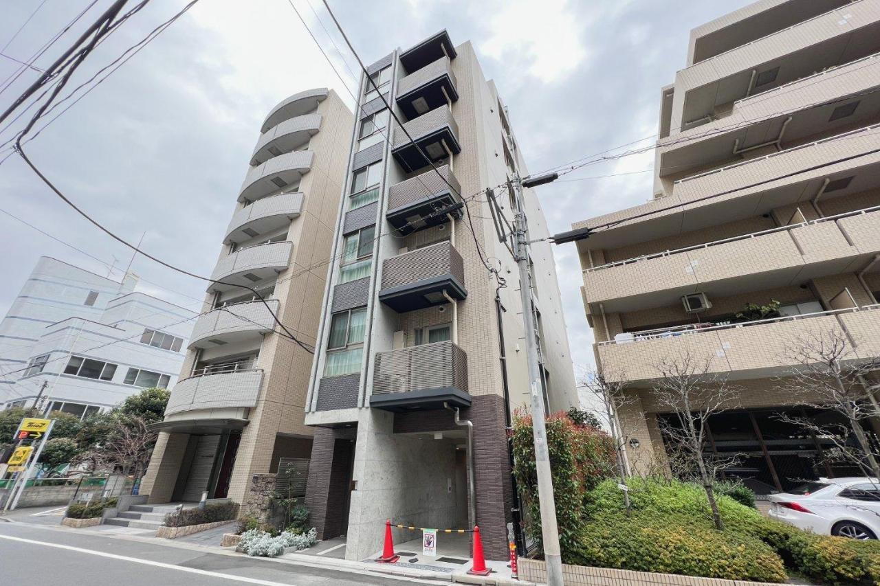 Lafesta Higashikomagata Apartment *