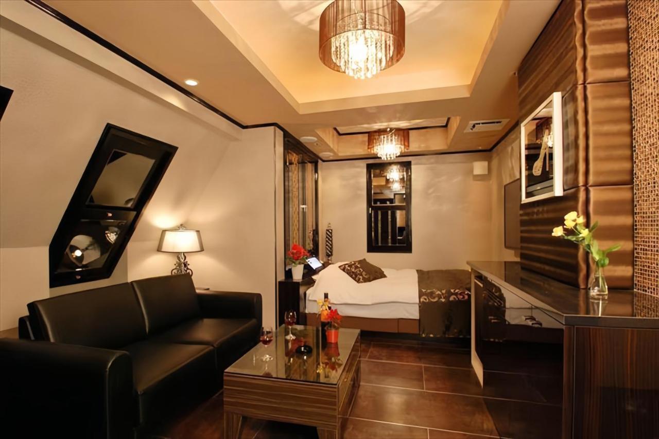 Hotel Shuffle 3*