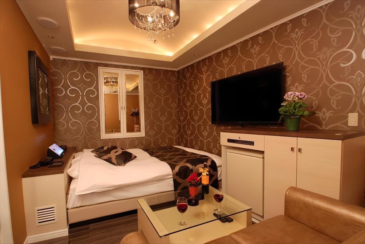 Hotel Shuffle 3*