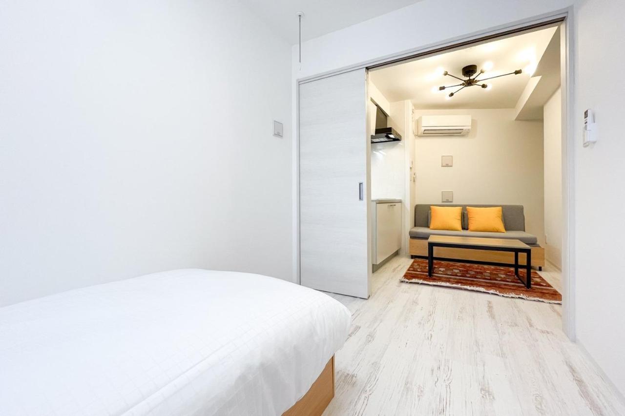Apartment Tasuki Smart Higashishinjuku Tokyo