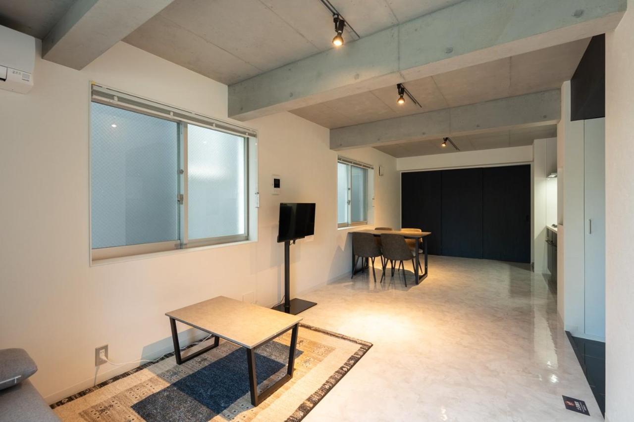 Luxe Minami Aoyama Apartment
