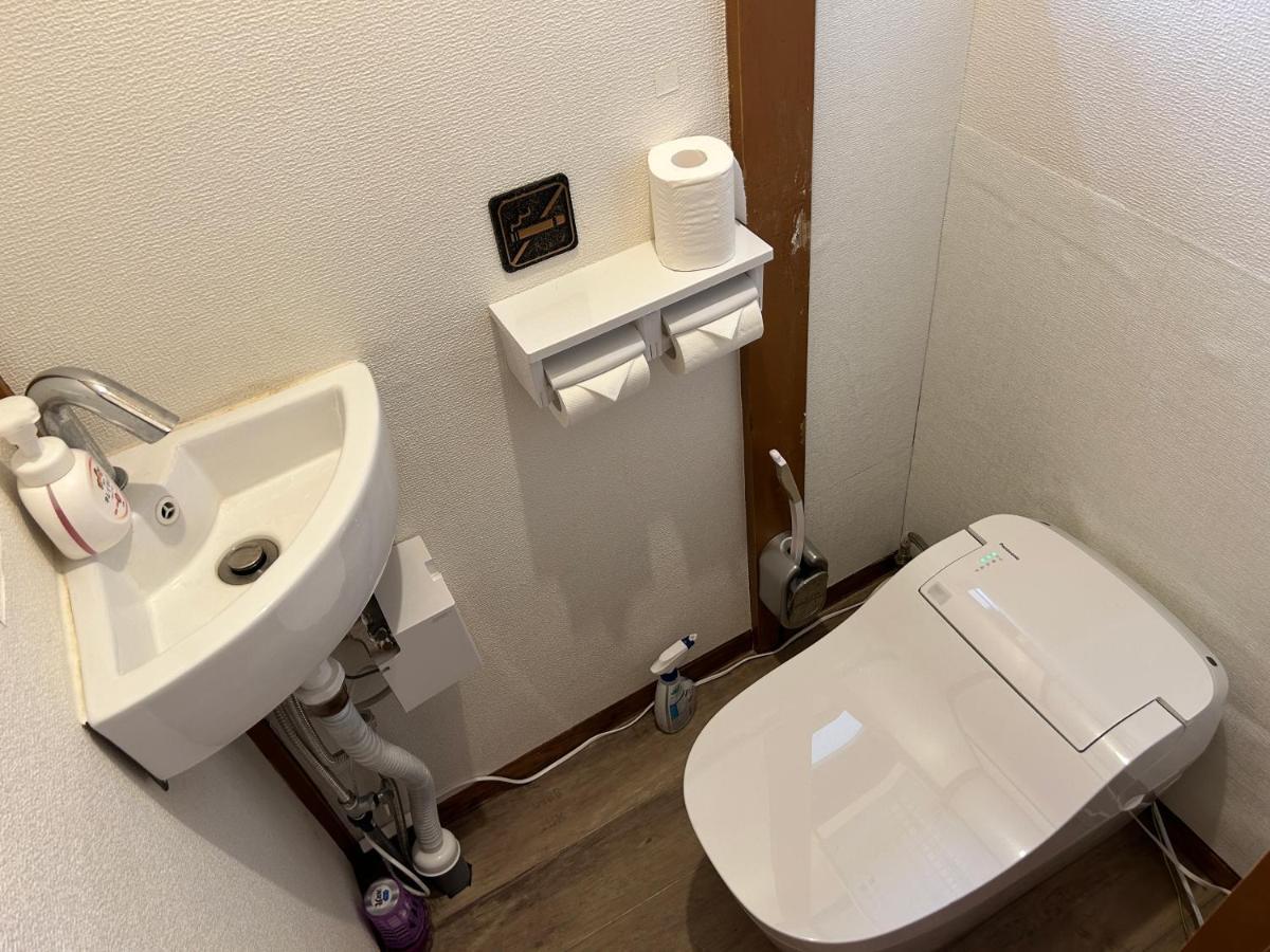 Guest house Louis House: Shinjuku-shibuya Convenience, Steps From Subway Tokyo