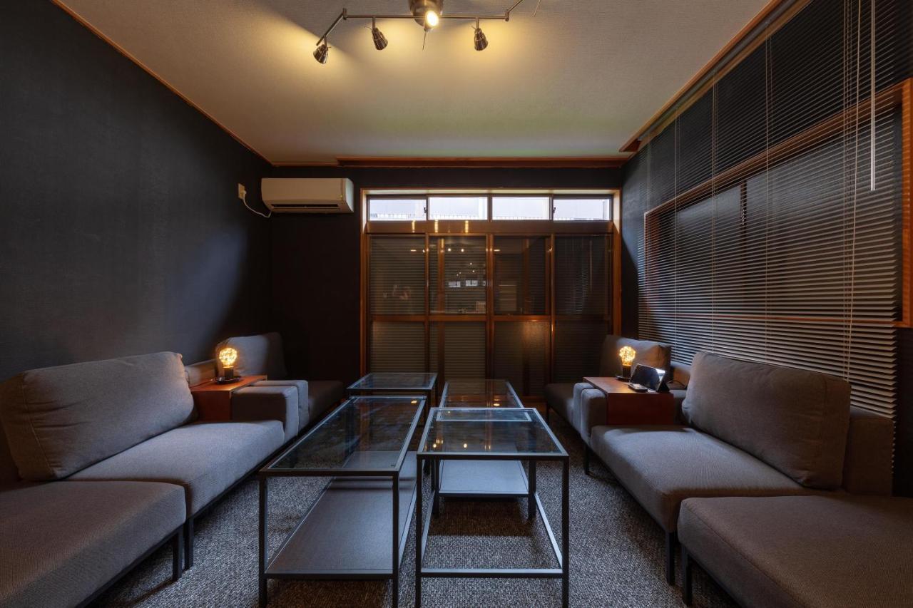 Apartment Lucky Aoto ラッキー青戸 *