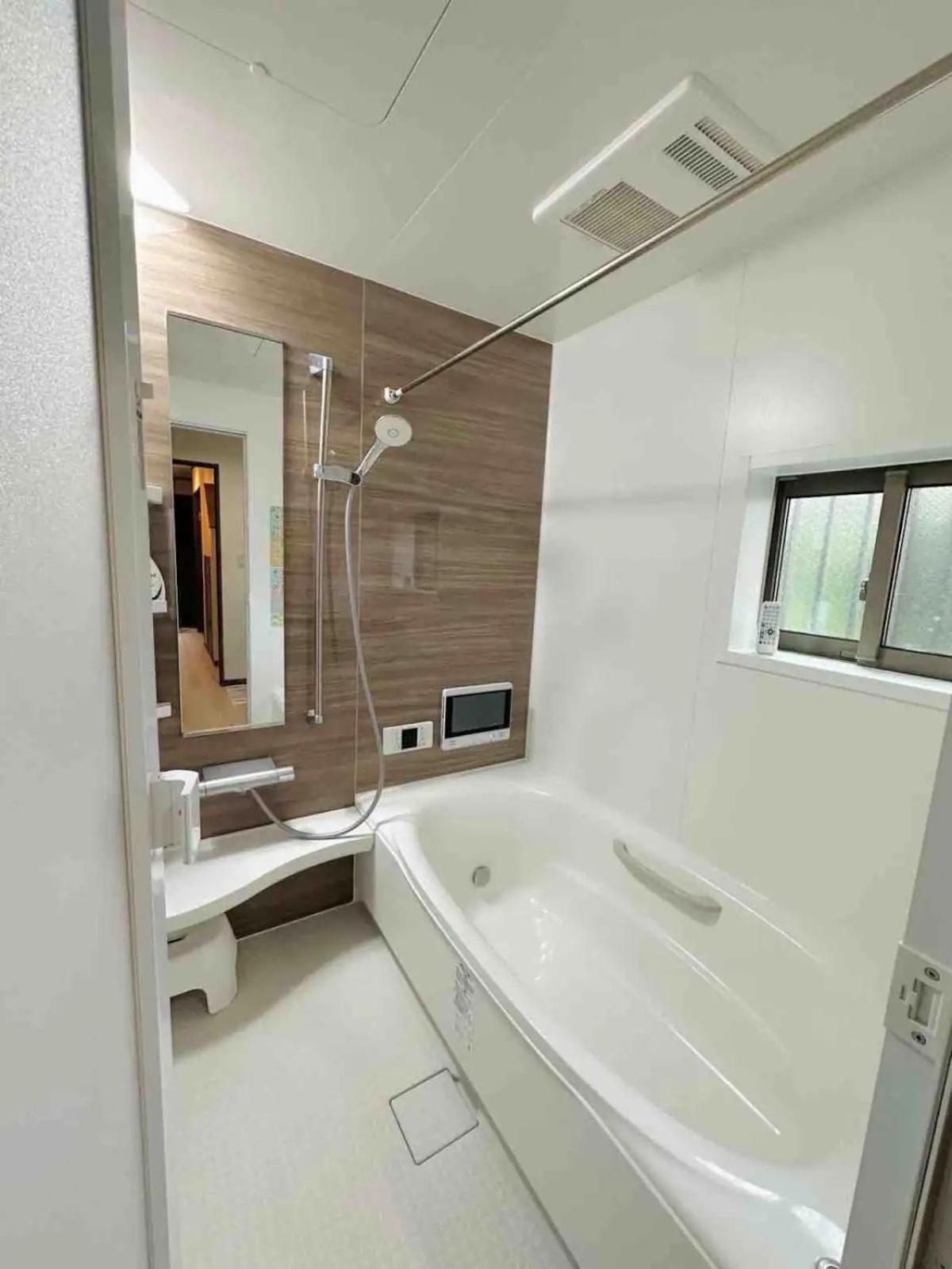Guest house Bon House Kanamachi Direct To Sensoji Skytree Disneyland Airport Free Parking Tokyo