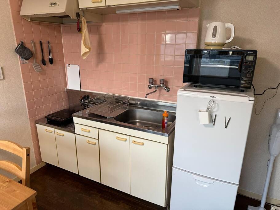 Sun White Gyoutoku 301 Apartment *