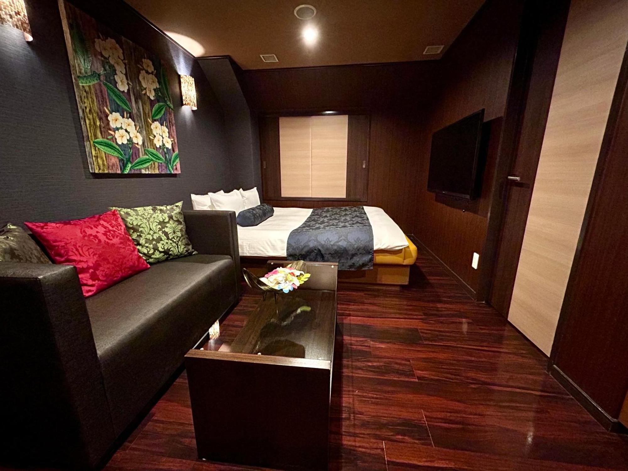 Love hotel Asian Color (adults Only)