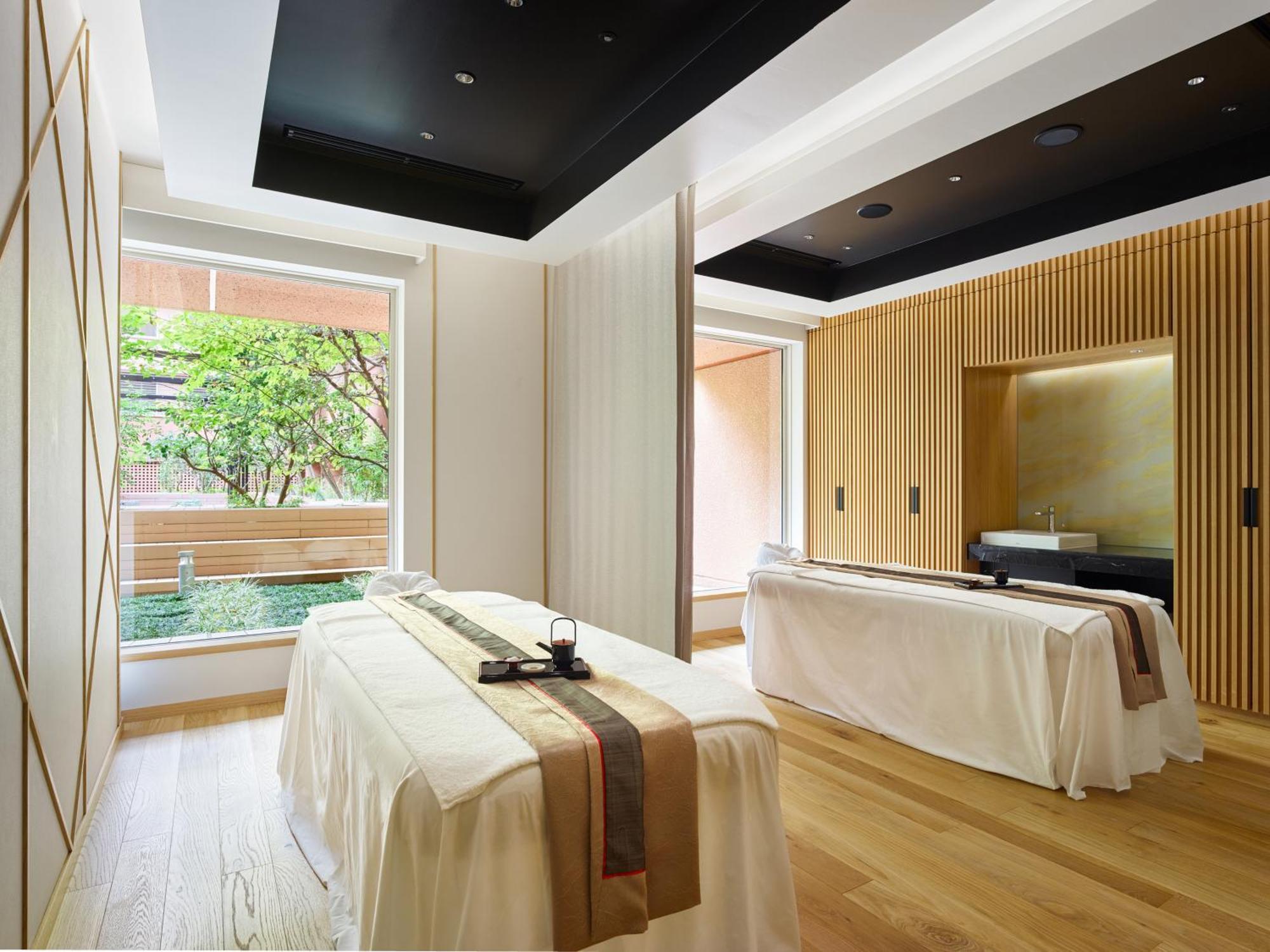 Hotel The Celestine Shiba