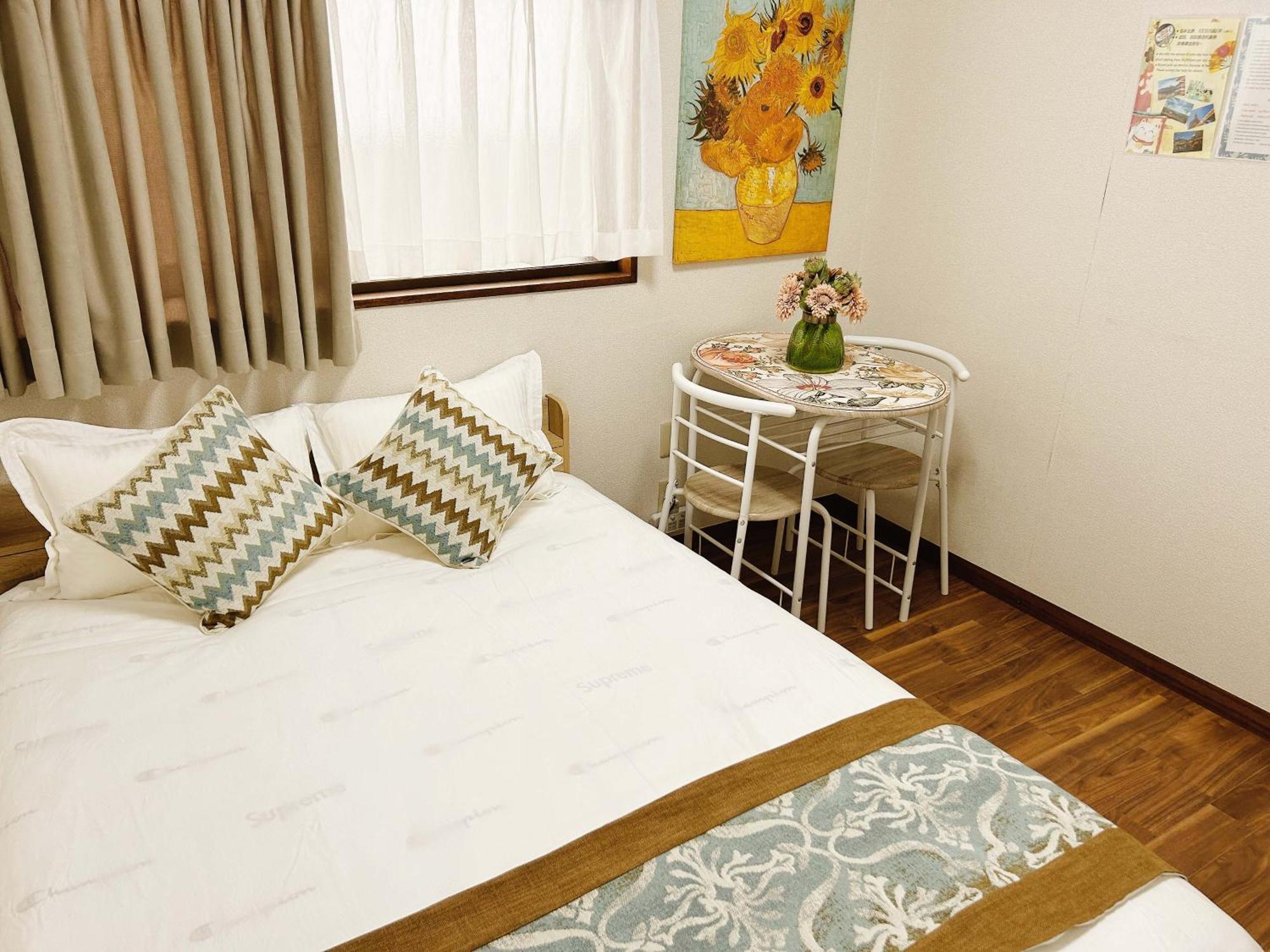 Louis House: Shinjuku-shibuya Convenience, Steps From Subway *