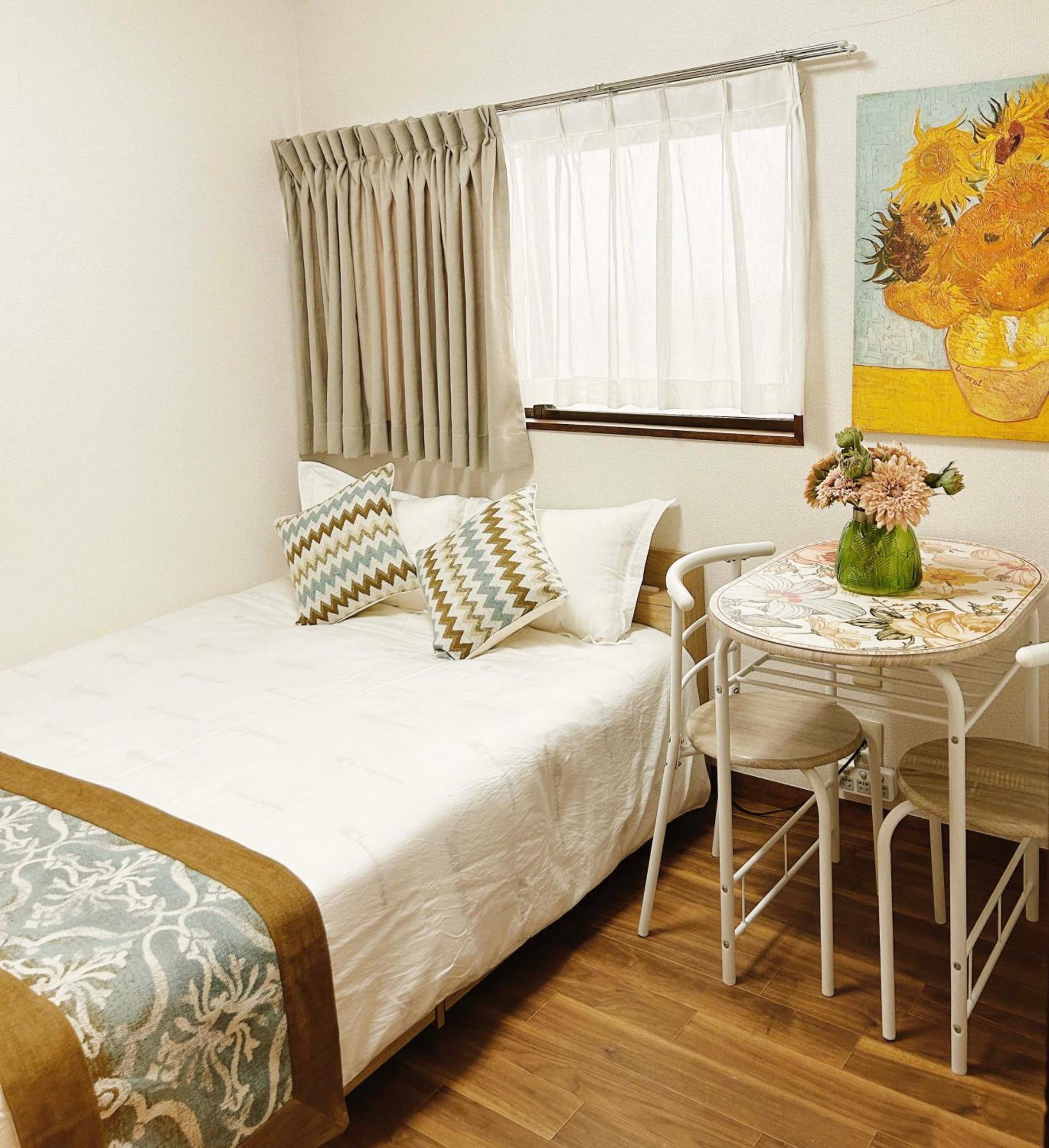 Guest house Louis House: Shinjuku-shibuya Convenience, Steps From Subway *