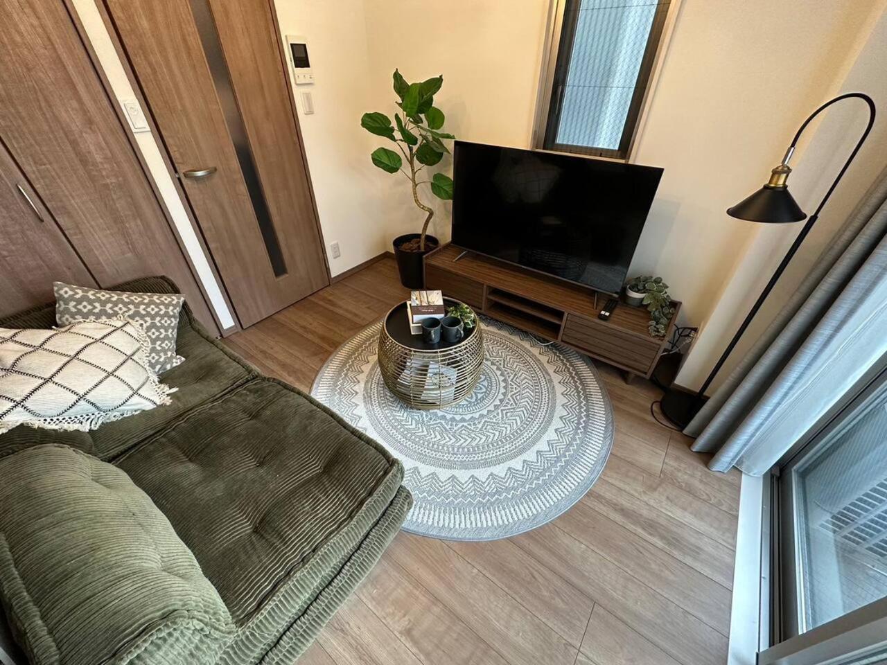 Apartment 上野駅徒歩５分シングルベッド４台+ソファベッド２台 1ldk *