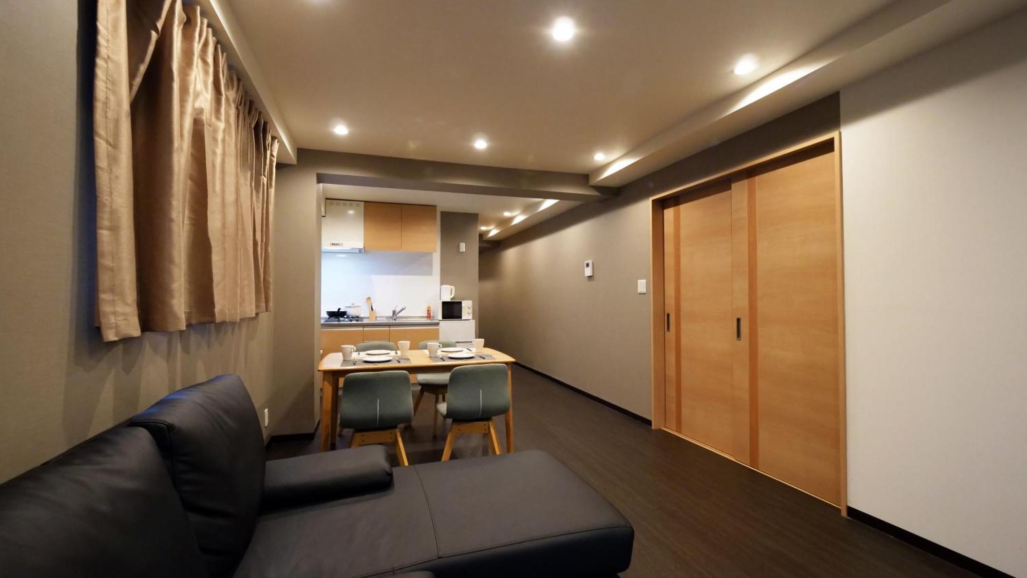 7ppl Shinjuku Gyoen丶 National Garden丶 Kabukicho丶 Shinjuku Station丶 Golden Gai丶 Metropolitan Government Building Yos4 Apartment *