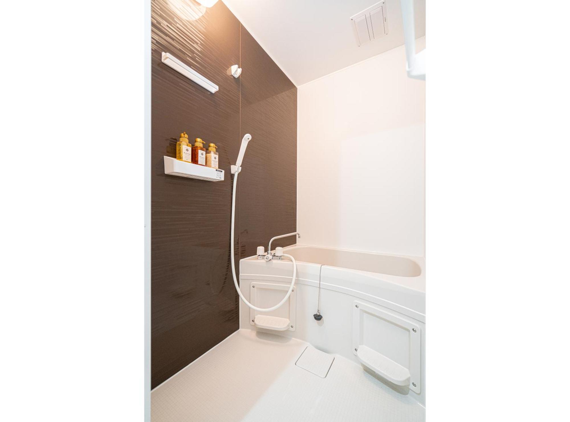 Shinjuku Convenience Hub: Steps From Shinokubo Station Apartment *