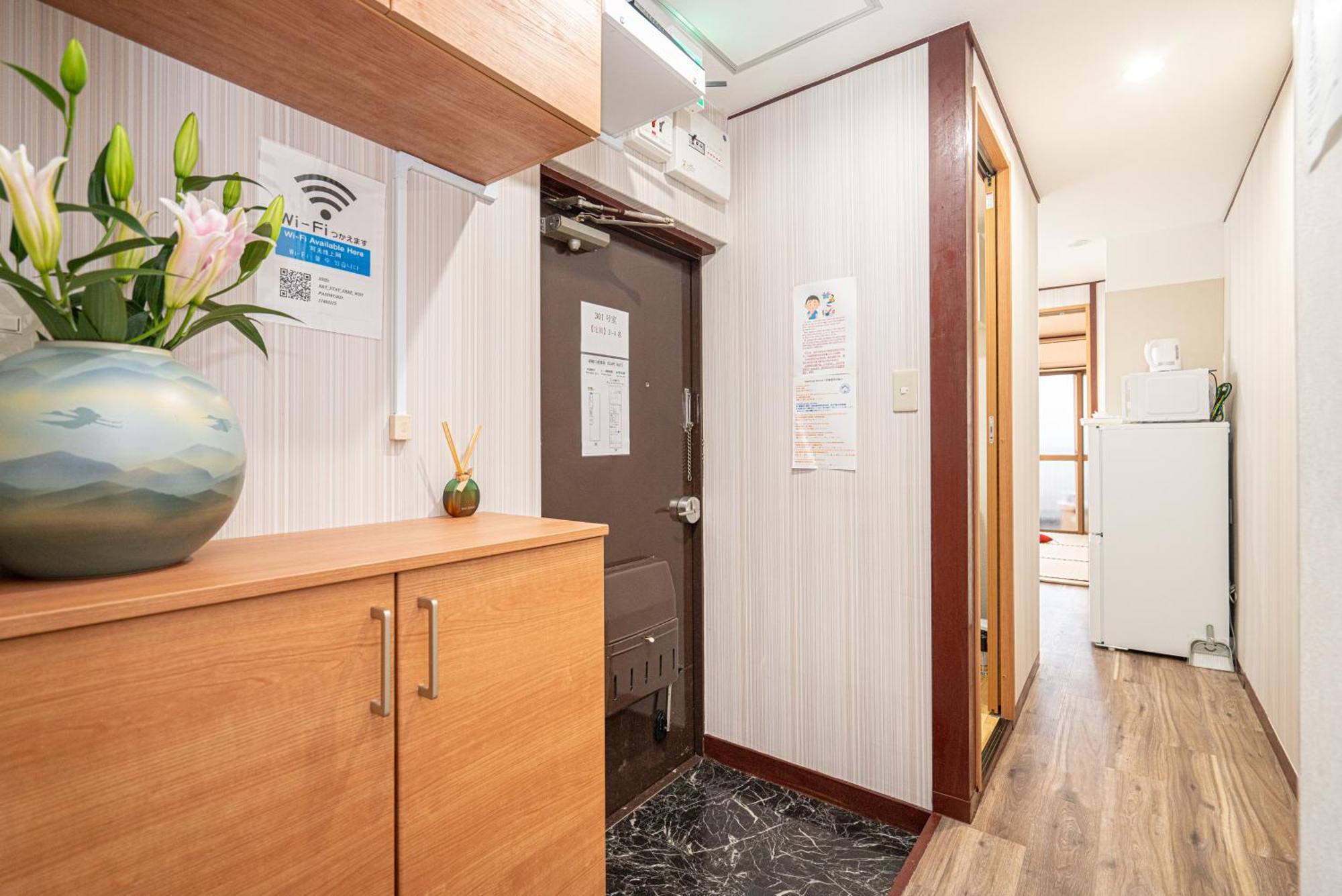 Apartment Shinjuku Convenience Hub: Steps From Shinokubo Station