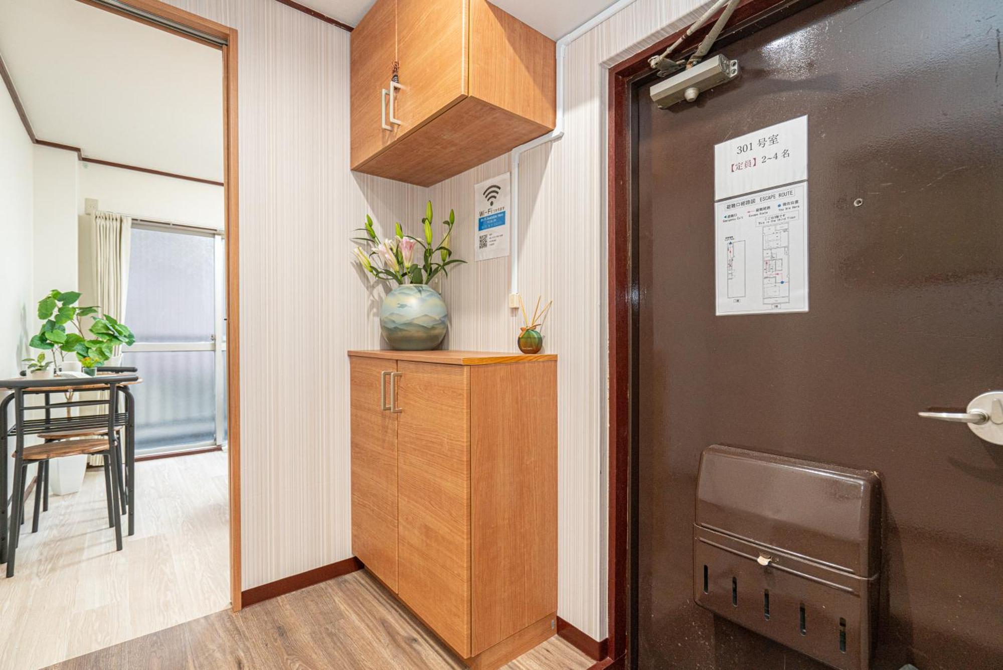 Shinjuku Convenience Hub: Steps From Shinokubo Station Apartment