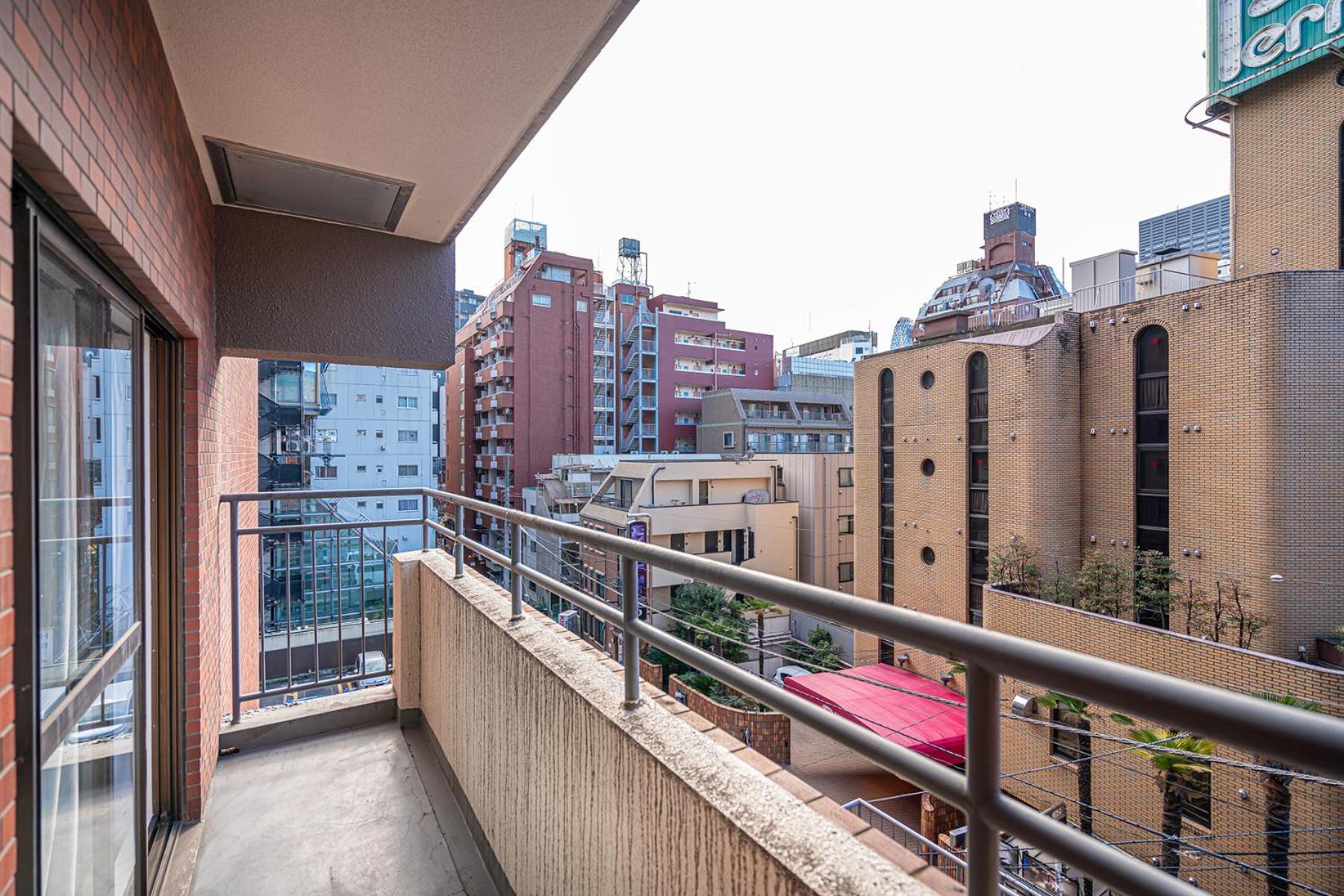 Apartment 新宿歌舞伎町東新宿站3分钟，徒步伊势丹4分钟免费wi-fi！ *