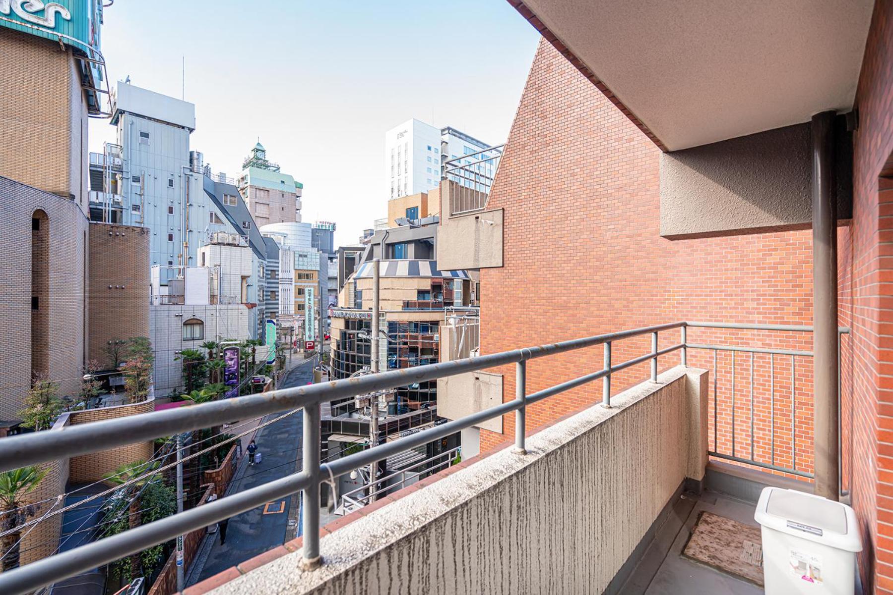 新宿歌舞伎町東新宿站3分钟，徒步伊势丹4分钟免费wi-fi！
