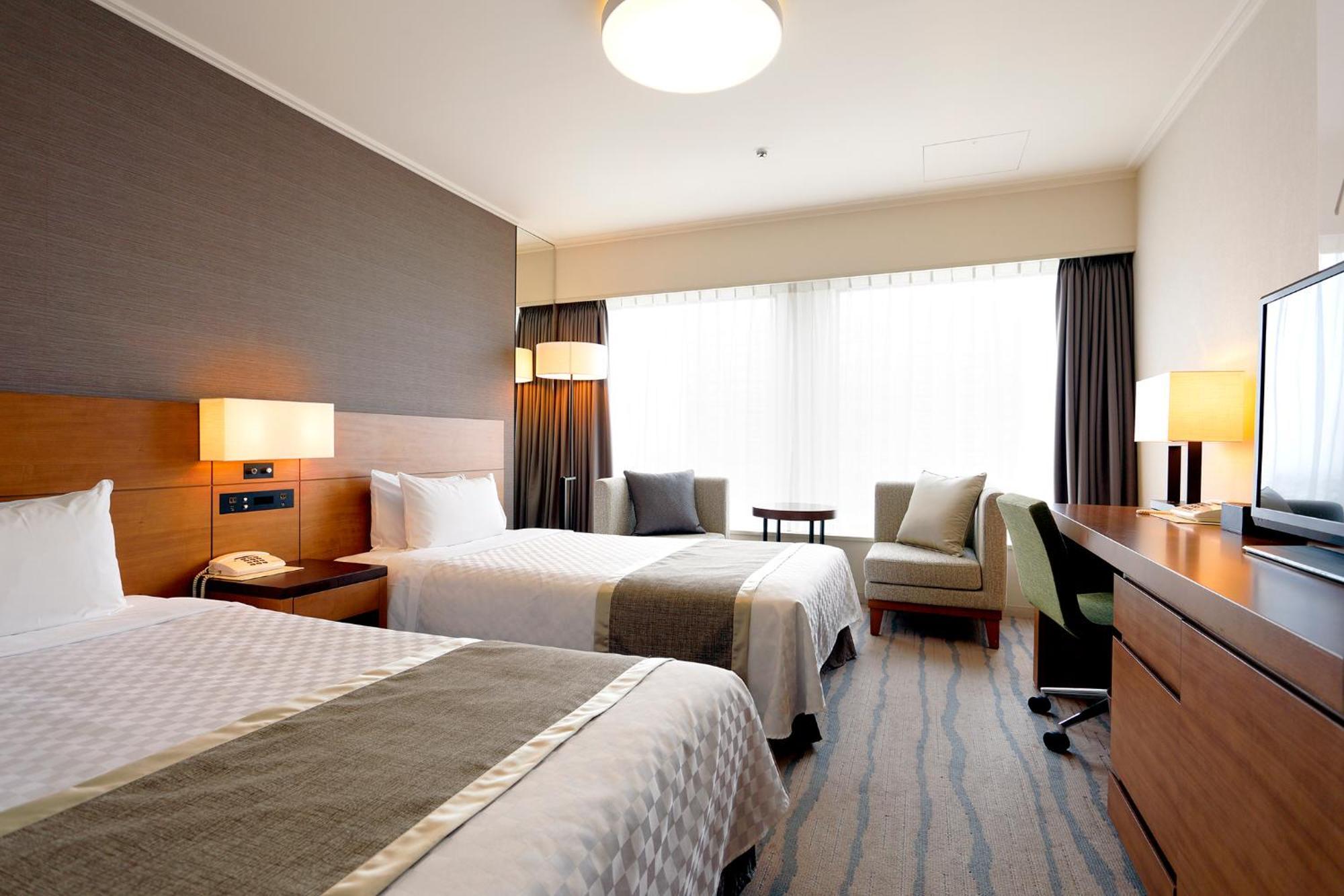 Hotel Keio Plaza 5*
