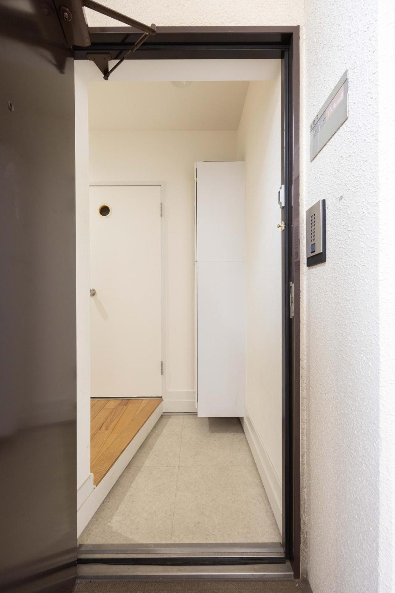 Apartment T's House *