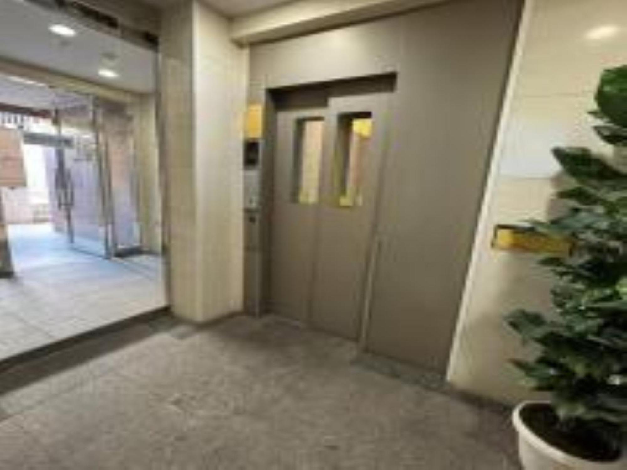 Shin-okubo Sta・1 Min Walk/　shinjuku Sta 2min/　switch Apartment