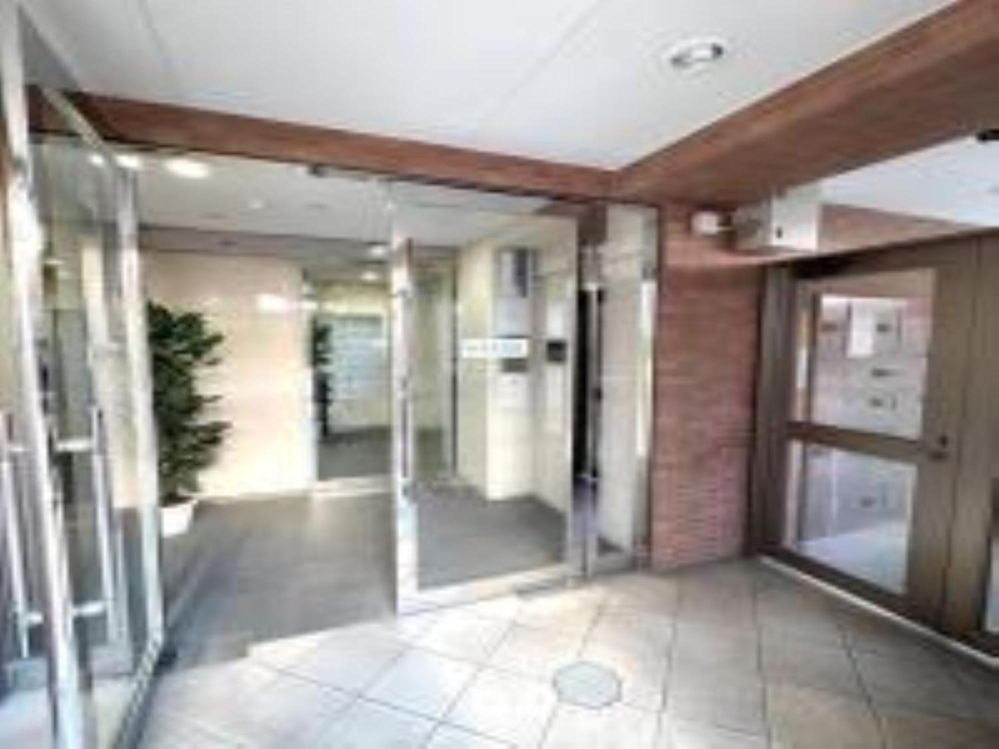 Shin-okubo Sta・1 Min Walk/　shinjuku Sta 2min/　switch Apartment