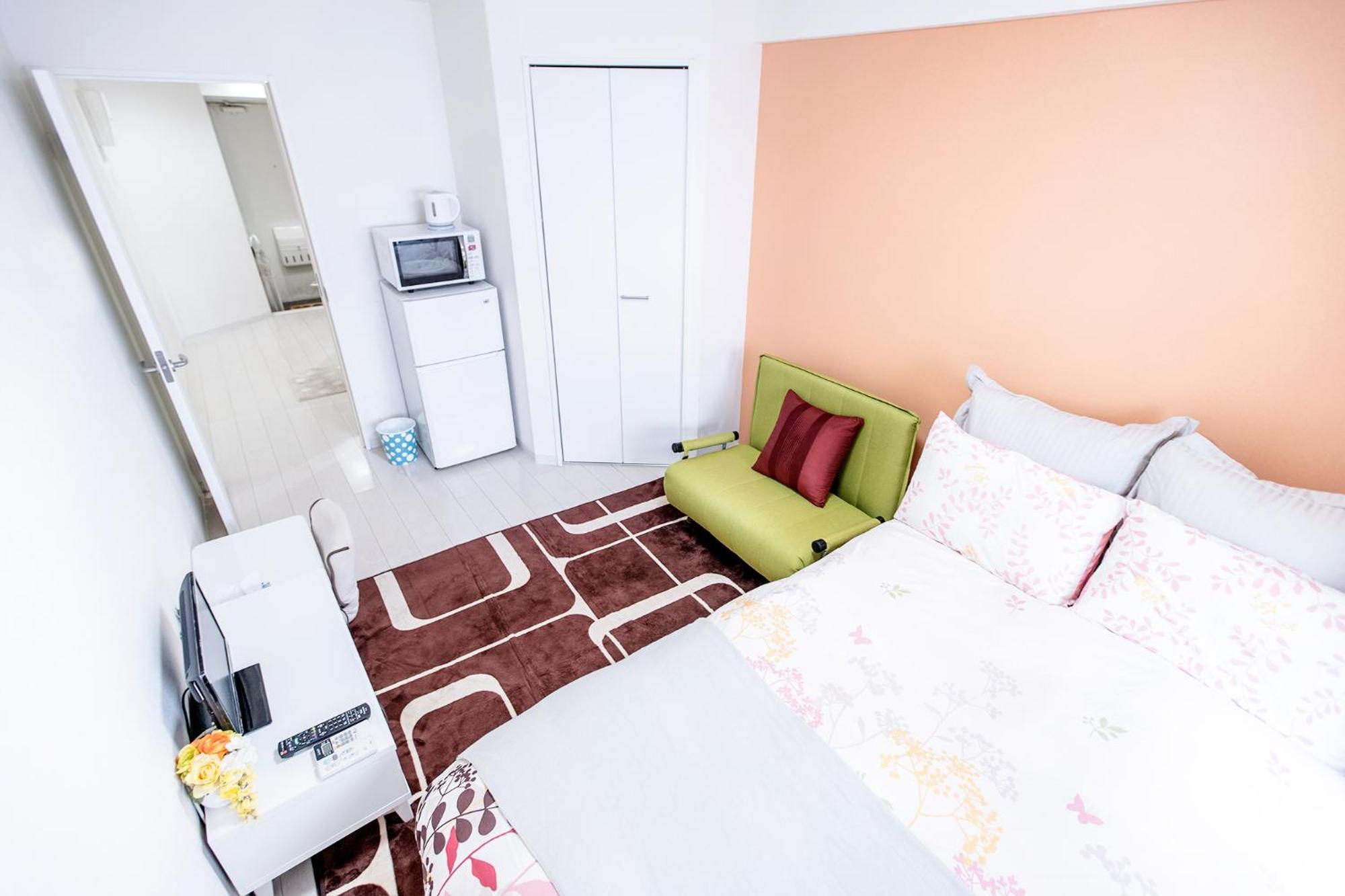 Shinjuku Retreat: Local Experience Near Higashi-shinjuku Station *