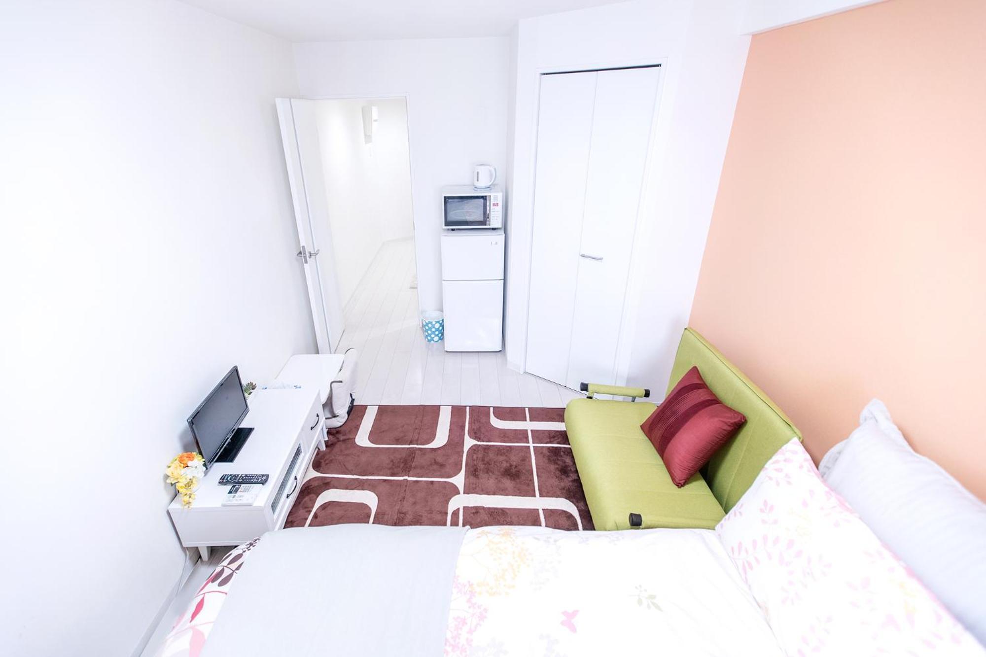 Shinjuku Retreat: Local Experience Near Higashi-shinjuku Station *