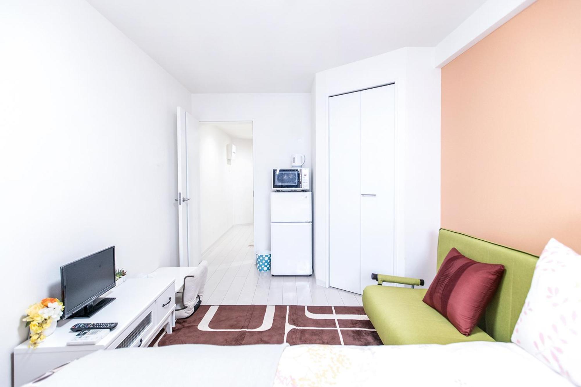 Shinjuku Retreat: Local Experience Near Higashi-shinjuku Station *