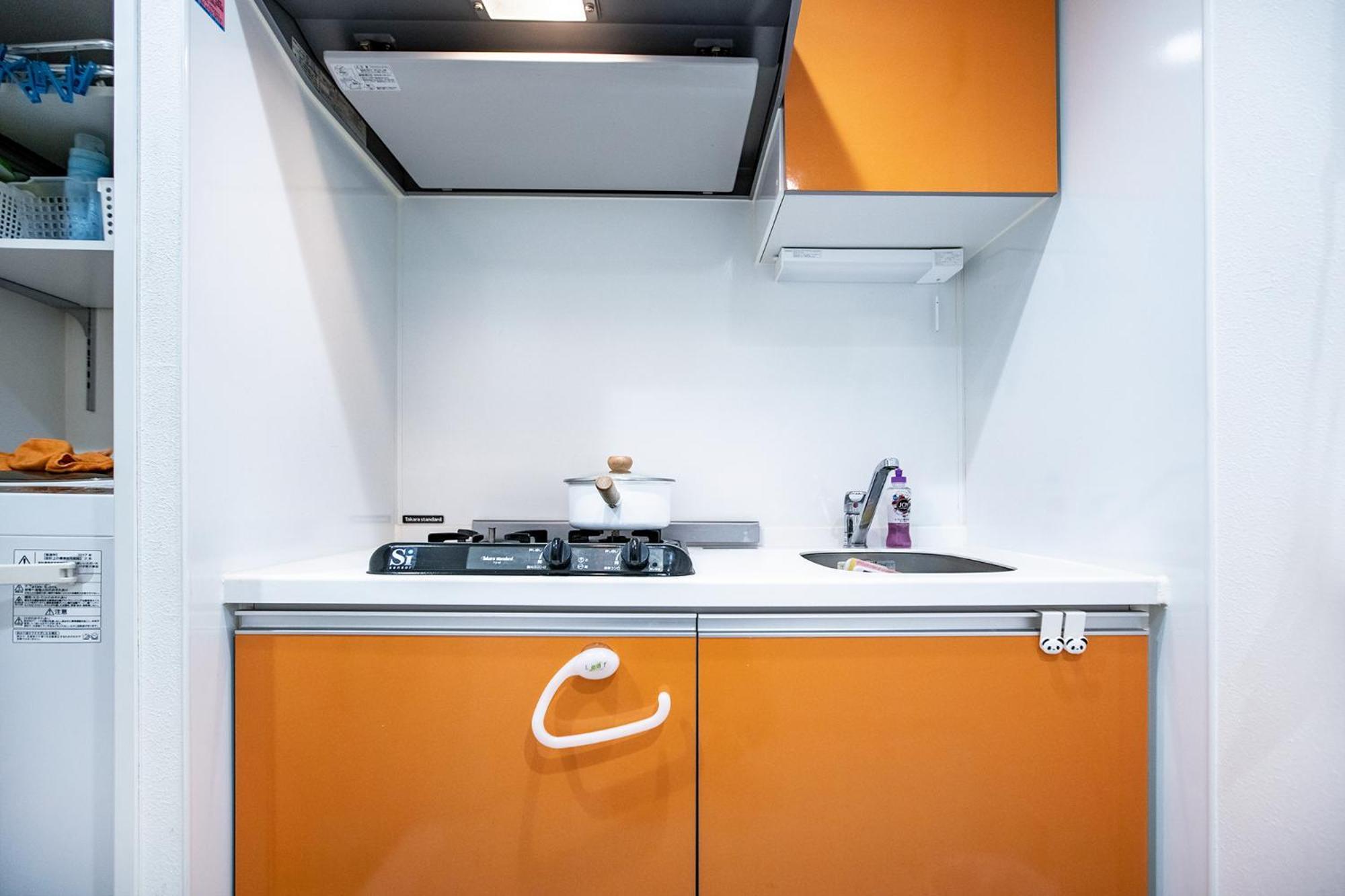 Apartment Shinjuku Retreat: Local Experience Near Higashi-shinjuku Station *