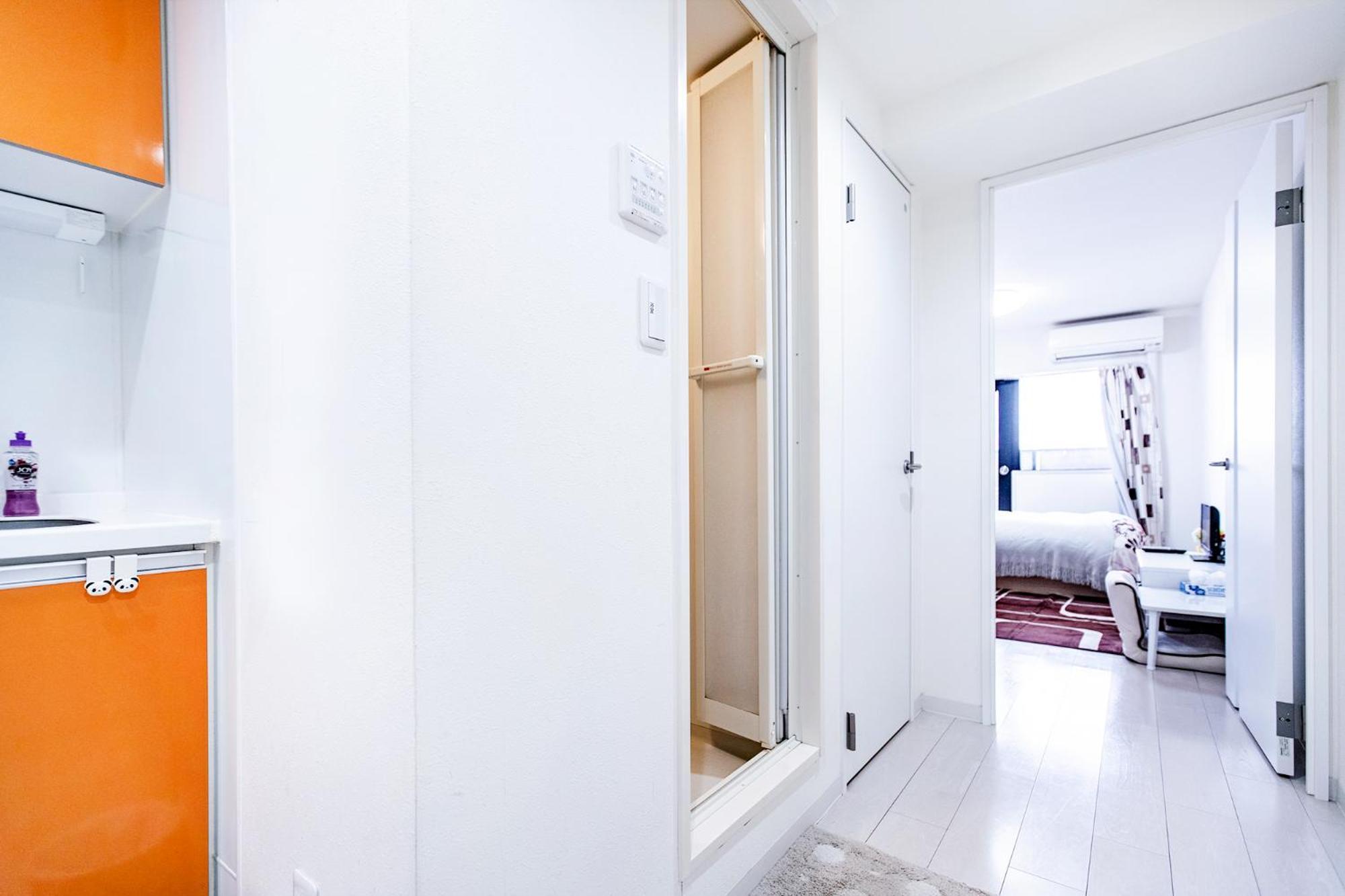Shinjuku Retreat: Local Experience Near Higashi-shinjuku Station