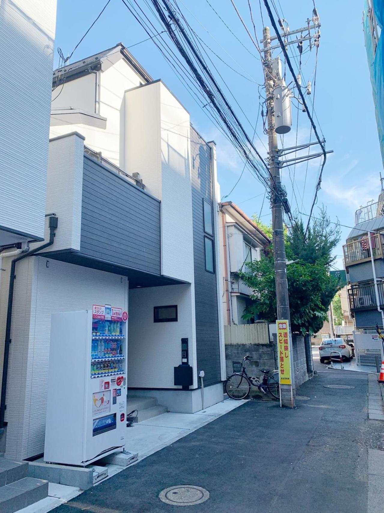 Shinjuku#ookubo#kabukicho#new Built 4beds Room,3 Toilets, 2 Shower Rooms#新宿中心#大久保#歌舞伎#地铁站步行2分#新建一栋3层楼 4个卧室3个卫生间2个浴室1个客厅#高速无限制网络#智能马桶#干湿分离103