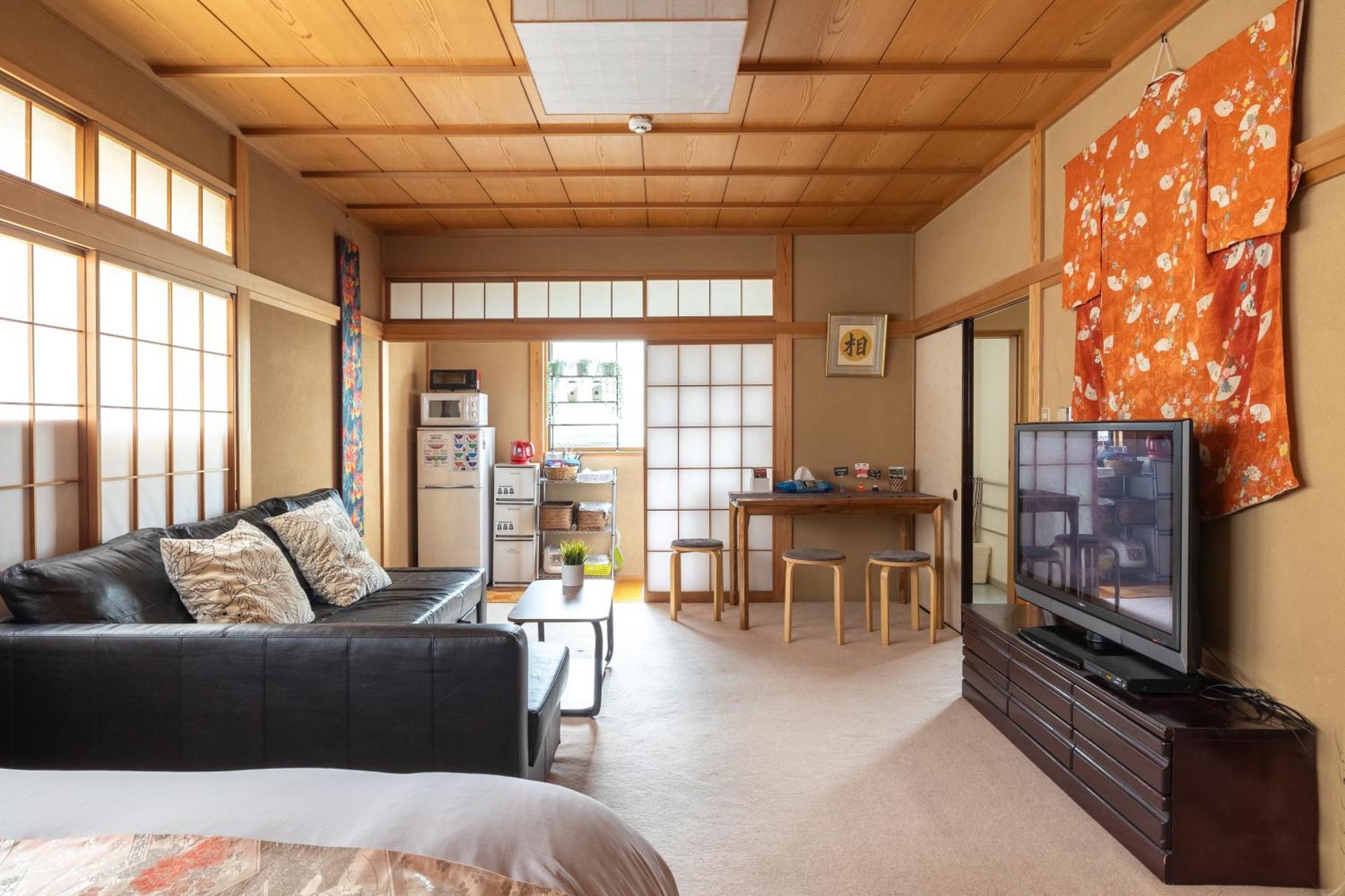 The Ivy Apartments, Location, Yoyogi!! *