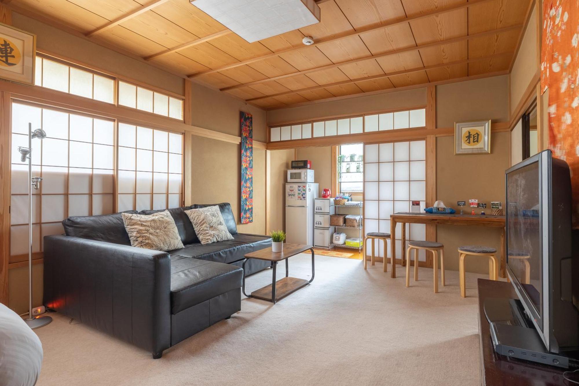 The Ivy Apartments, Location, Yoyogi!! *
