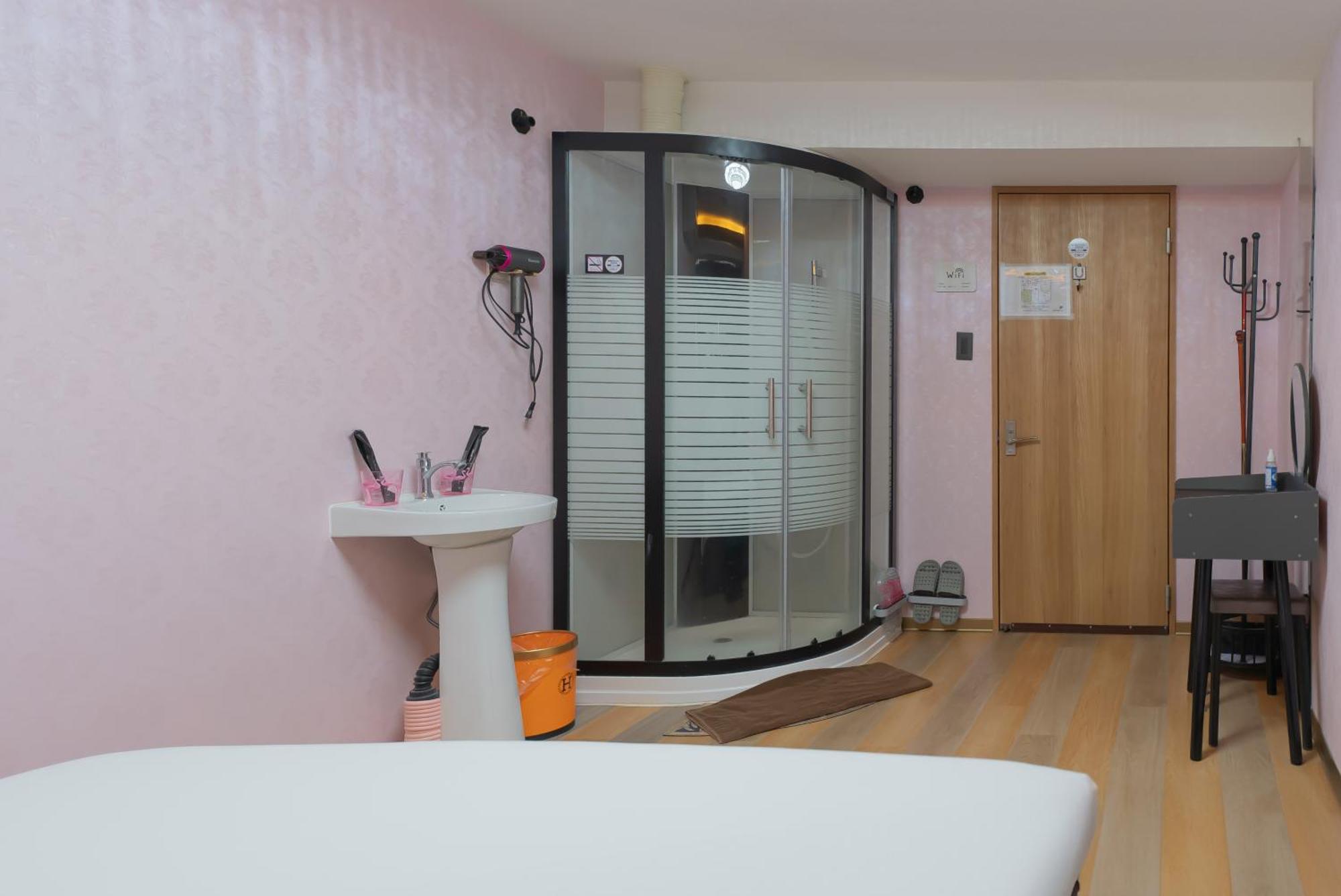 Aparthotel Akarenga House