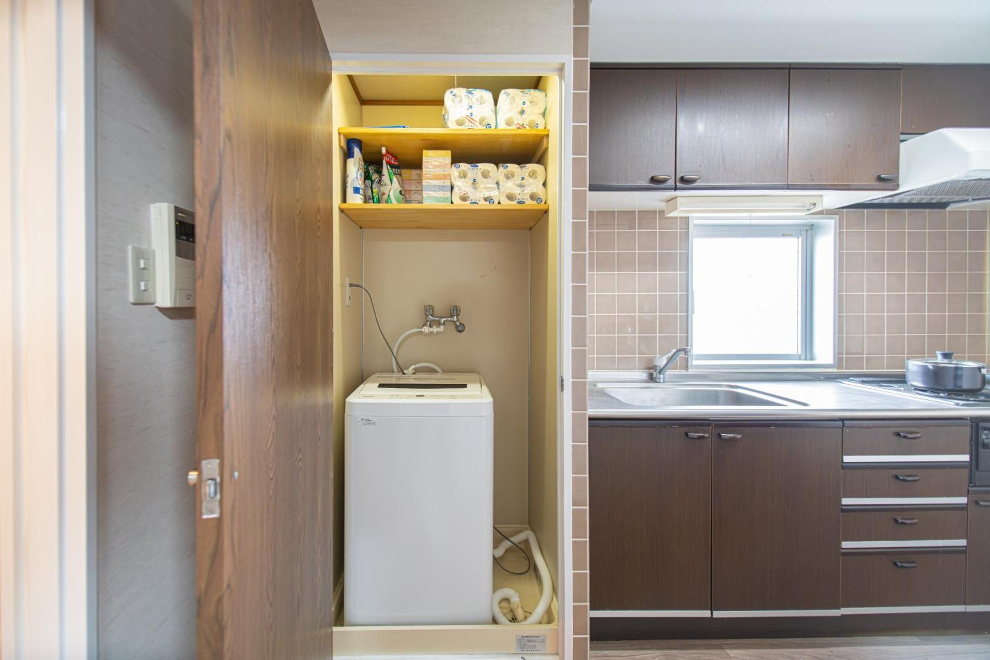 Apartment Z7全新装修套房3室2厅 新宿2站4分钟,max 8p-spacious,3rooms Near Shinjuku Tokyo