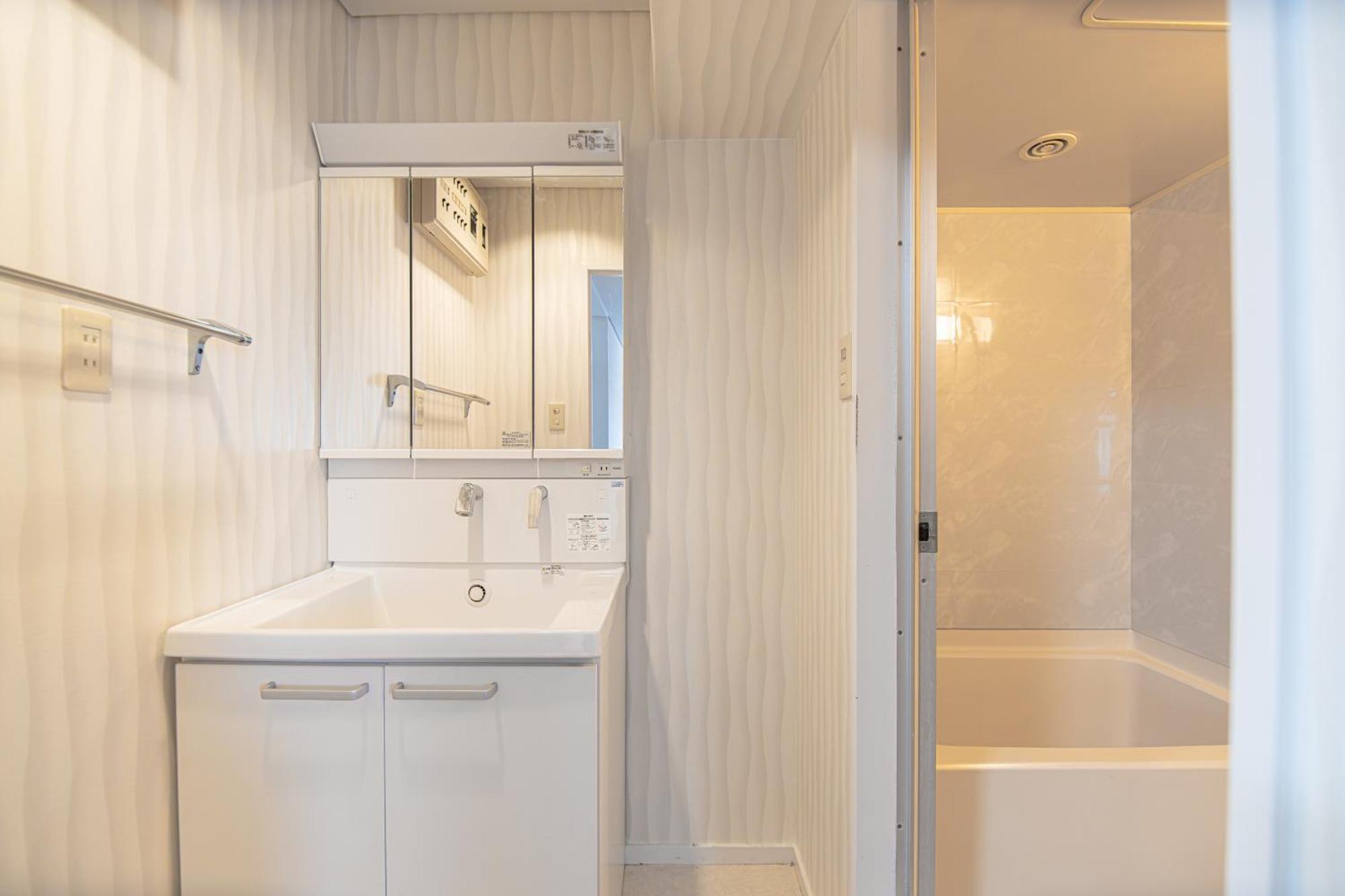 Apartment Z7全新装修套房3室2厅 新宿2站4分钟,max 8p-spacious,3rooms Near Shinjuku