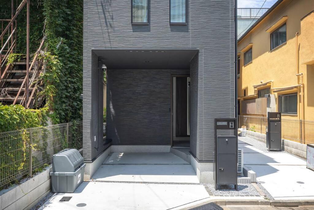 Villa 悠悠之家 池袋商业区 7分钟步行到池袋车站 3层独栋别墅 全新 3房2厅厨卫齐全 免费车库 奈飞影院 Tokyo