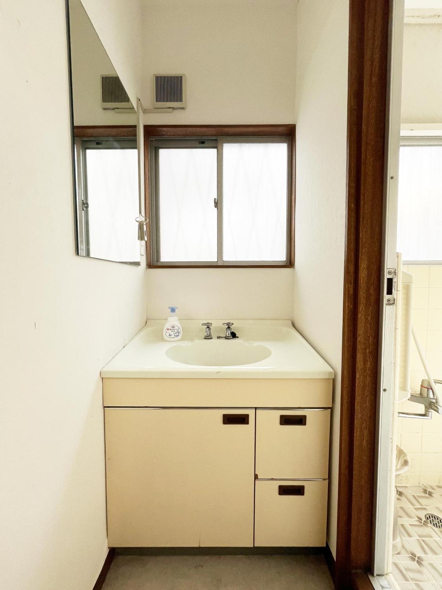 本町1丁目b Honcho 1-chome B Apartment