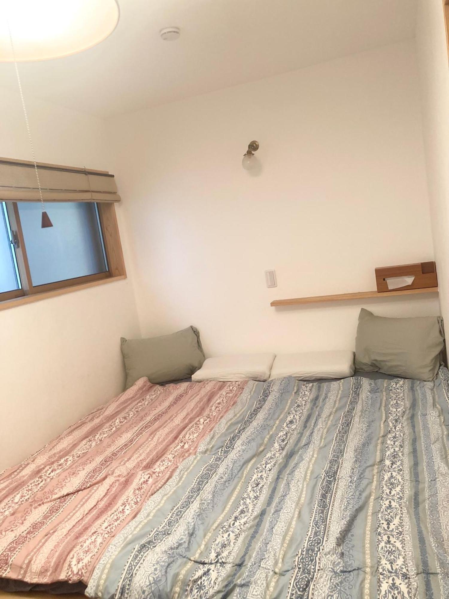 木と漆喰のモダンな部屋 Apartment *